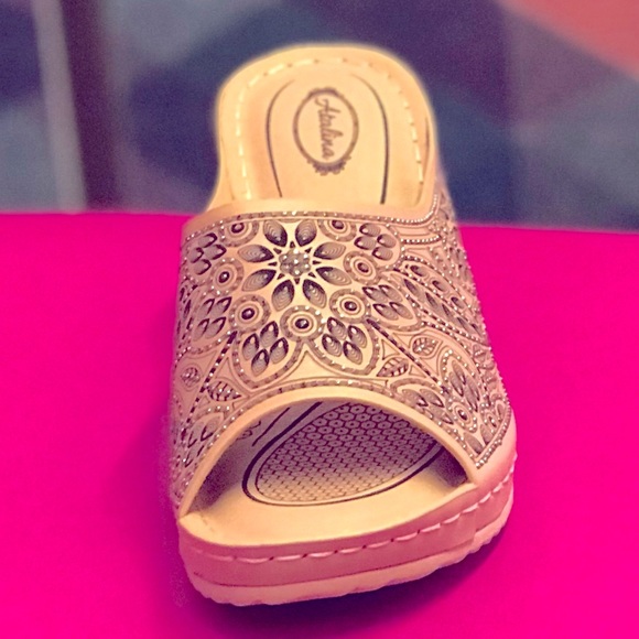 Last Pair! Italina Natural Beige Embroidered Peep Toe Floral Wedge Heeled Sandal - Picture 6 of 11